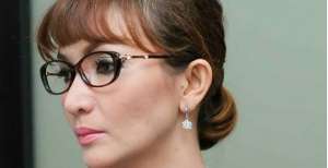 Roro Fitria Selalu Bawa Tanah Pusara Sang Bunda