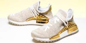 Sneakers Kece Berlapis Emas, Harganya Bikin Susah Jalan
