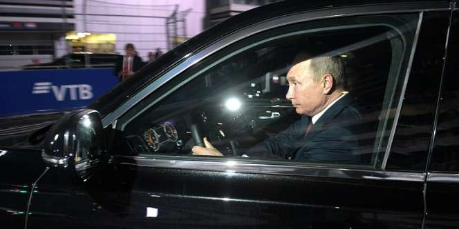 Bawa Limosin, Vladimir Putin Jadi Sopir Presiden Mesir