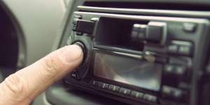 Boleh atau Tidak Setel Musik Sambil Berkendara?