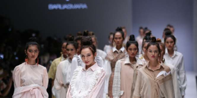 Sisi Romantis Paris Dibawa Barli Asmara ke JFW 2019