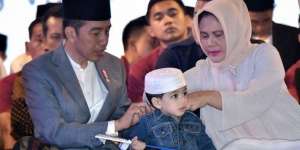 Cucu Jokowi Jadi Santri, Ganteng dan Gemesin!
