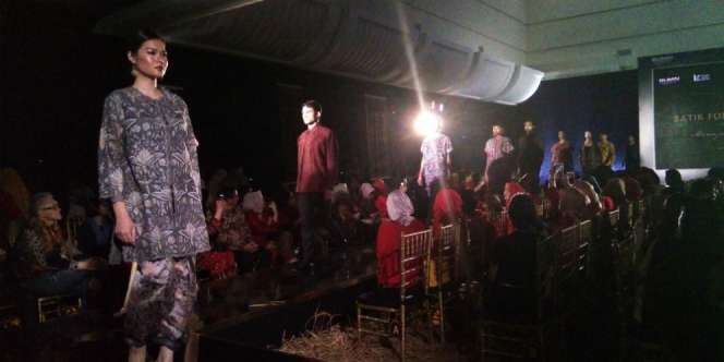 Persembahan 'Batik for The World' Oscar Lawalata