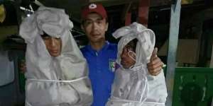 Jadi Pocong untuk Takuti Warga, 2 Remaja Depok Dihukum Tidur di Kuburan