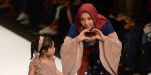 Lucunya Jenahara Padukan Mickey Mouse dan Anggrek