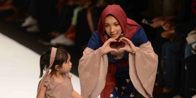 Lucunya Jenahara Padukan Mickey Mouse dan Anggrek