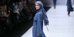 Mix Match Outfit Cantik dan Makeup Sempurna ke Kantor