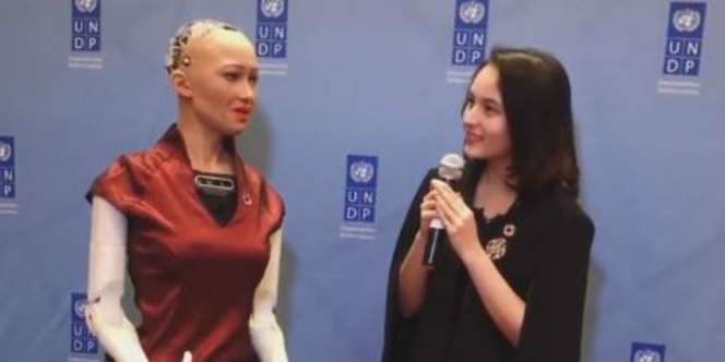 Serunya Chelsea Islan Ngobrol dengan Robot Sophia