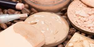 5 Triks Menyiasati Warna Foundation yang Terlalu Terang