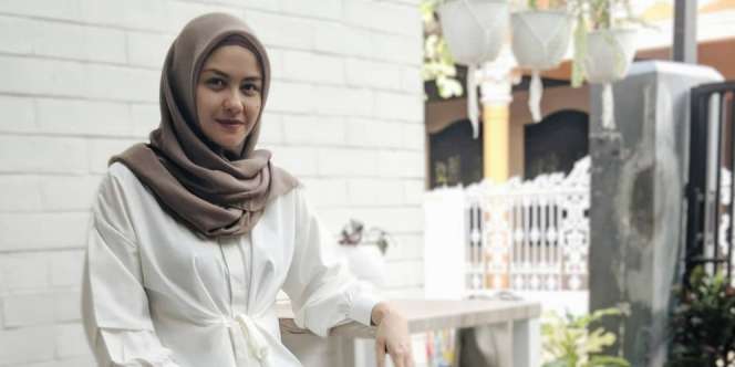 Tetap Nyaman dan Fashionable Saat Hamil Ala Revalina S Temat