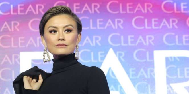 Tampil Seksi Di Pemotretan Majalah, Busana Agnez Mo Jadi Sorotan