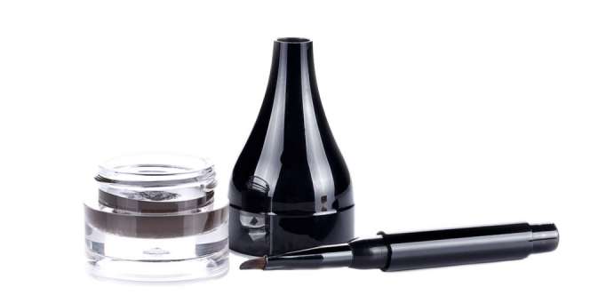 Jarang Diketahui, Ternyata Begini Cara Memakai Eyeliner Kajal yang Benar