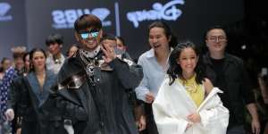Rayakan Ultah Mickey Mouse, UBS Gold Gandeng 4 Desainer Di Panggung JFW 2019