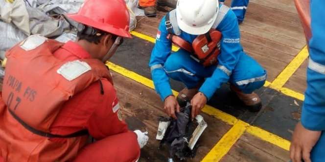 Beredar Foto dan Video Puing Pesawat Lion Air JT-610 yang Jatuh