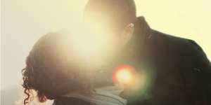 Camkan Suami & istri! Ada Penyakit yang Muncul karena Berciuman