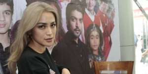 Penampilan Jessica Iskandar Memandikan El Barack Bikin Salfok