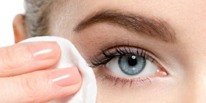 6 Kesalahan Menghapus Makeup yang Membahayakan Wajah