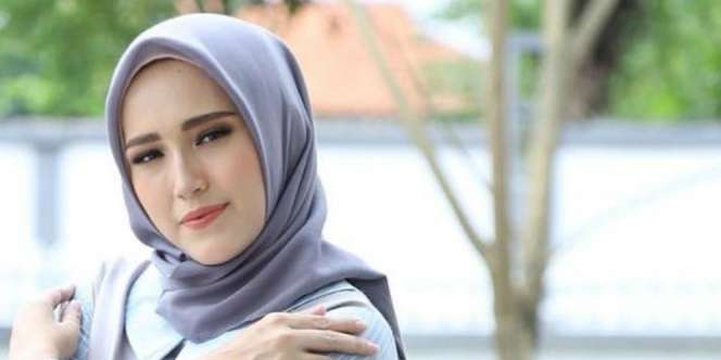 Ikut Berduka, Adelia Pasha Ternyata Pernah Jadi Pramugari Lion Air