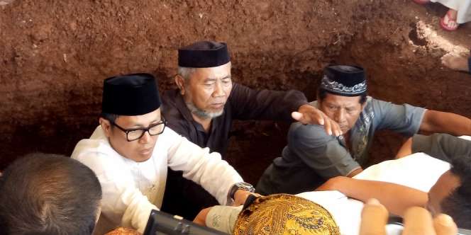 Haru, Kesedihan Istri Eko Patrio Ditinggal Sang Mertua