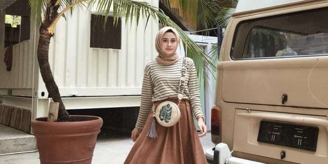 Triks Kenakan Striped Top Lebih Playful Tanpa Takut Terlihat Gemuk