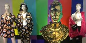 Nostaligia H&M dan Moschino di Koleksi Bertema Acara TV Era 90-an