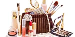 Hindari Menor, Begini Cara Memilih Makeup untuk Kulit Gelap