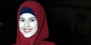 Pesan Menggetarkan Ustaz Pembimbing Roger Danuarta untuk Cut Meyriska