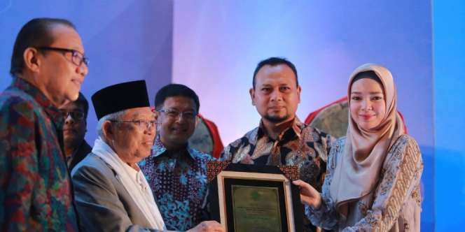 Wardah Sabet Penghargaan Halal Top Brand 2018