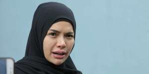 Foto Tanpa Hijab, Bahas Iblis-Neraka, Nikita Mirzani Bikin Geger