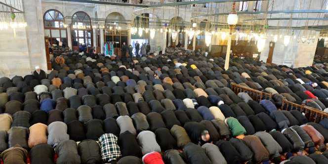 Jangan Sampai Dahului Gerakan Imam Sholat, Bisa Jadi Tak Sah 