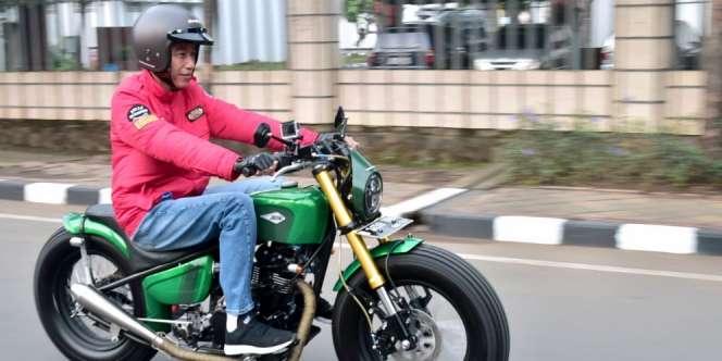 Tinjau Pasar Tangerang, Jokowi Motoran