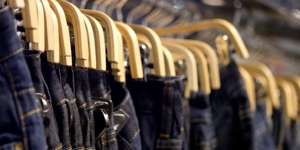 Padupadan Elegan dengan Boyfriend Jeans