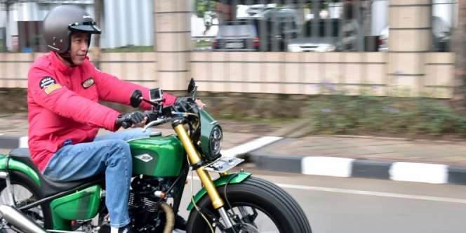Buatan Bogor, Terkuak Harga Helm Jokowi Saat Tunggangi Kustom Kawasaki W 175