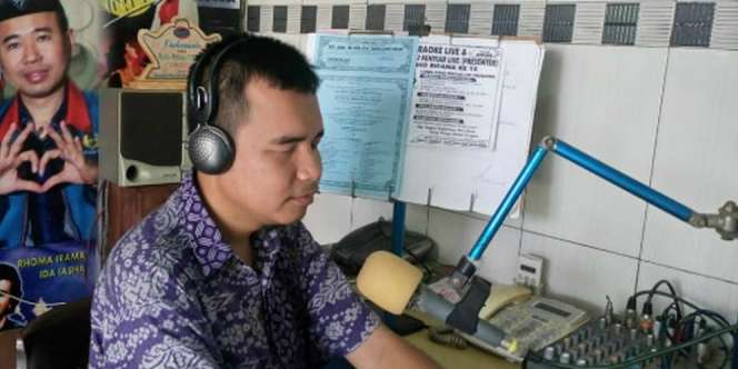 Ketabahan Tunanetra Berbuah Manis, Kini Jadi Penyiar Radio