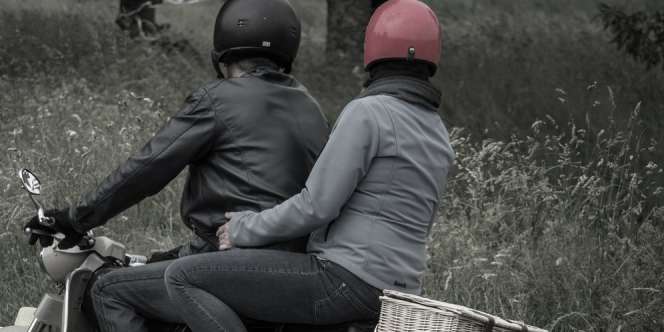 Tak Boleh Sembarangan, Ini Cara Meletakkan Helm yang Benar