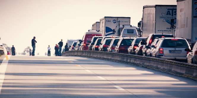 Ngegas di Jalur Berlawanan Arah, Sopir Kena Karma Instan