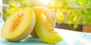 Resep Masker Melon Agar Wajah Terlihat Glowing