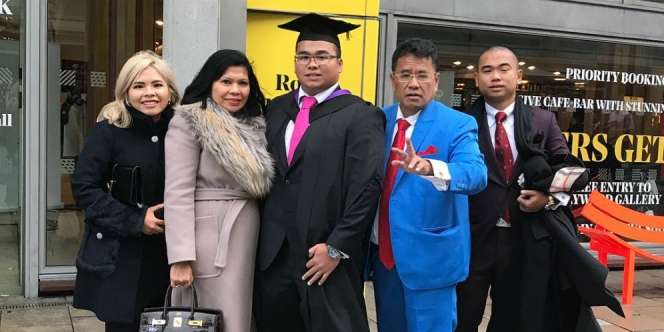 Tangisan Hotman Paris Lihat Putranya Wisuda di Inggris