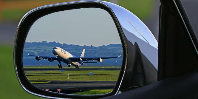 Jarang yang Tahu, Ini Posisi Ideal Menyetel Spion Mobil