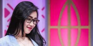 Ayu Ting Ting Menang Artis Kontroversi Tersilet, Ini Curhatan Ibunda