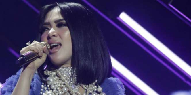 Luna Maya Beberkan Awal Pertemuan Syahrini dan Reino Barack