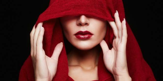 Tips Gunakan Lipstik Gelap untuk Si Bibir Tipis