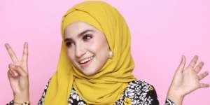 Cara Memakai Hijab Segi Empat yang Simple, Modis, dan Modern