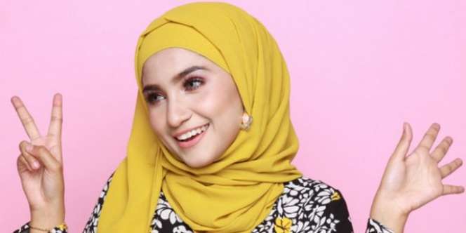 Cara Memakai Hijab Segi Empat yang Simple, Modis, dan Modern