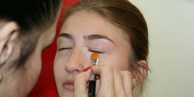 Begini Caranya Make Up ala Jacqueline Fernandez