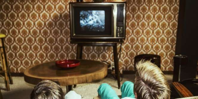 Negara Canggih dan Kaya, tapi Ribuan Warganya Masih Nonton TV Hitam Putih