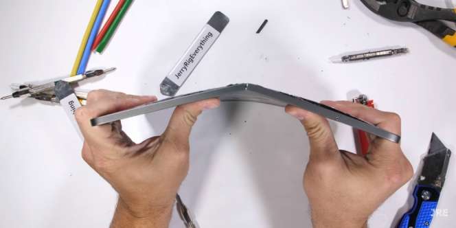 iPad Pro Terbaru Apple Bisa Patah Cuma Karena Ditekan Tangan?