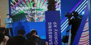 Pesona Smartphone 4 Kamera Samsung, Berapa Harganya?