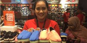 Beli Satu Gratis Satu, Ini Model Sepatu Wakai Paling Diburu