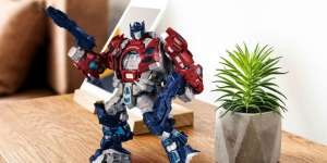 G-Shock Luncurkan Robot Optimus Prime yang Bisa Berubah Jadi Jam Tangan Kece